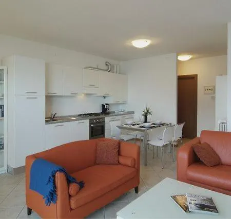 Sleeps 4 Pool T421223 * Regoledo